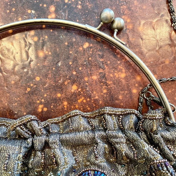 Vintage Top Handle Bag Gold Lame Beaded Kiss Lock Handle Includes Chain Strap. - Picture 2 of 10